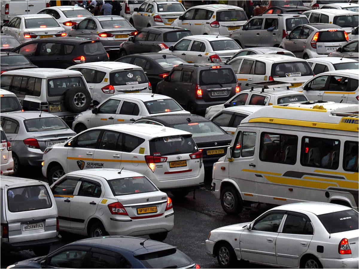 caa protests traffic snarls in national capital delhi gurgaon border chokes with vehicles jpg